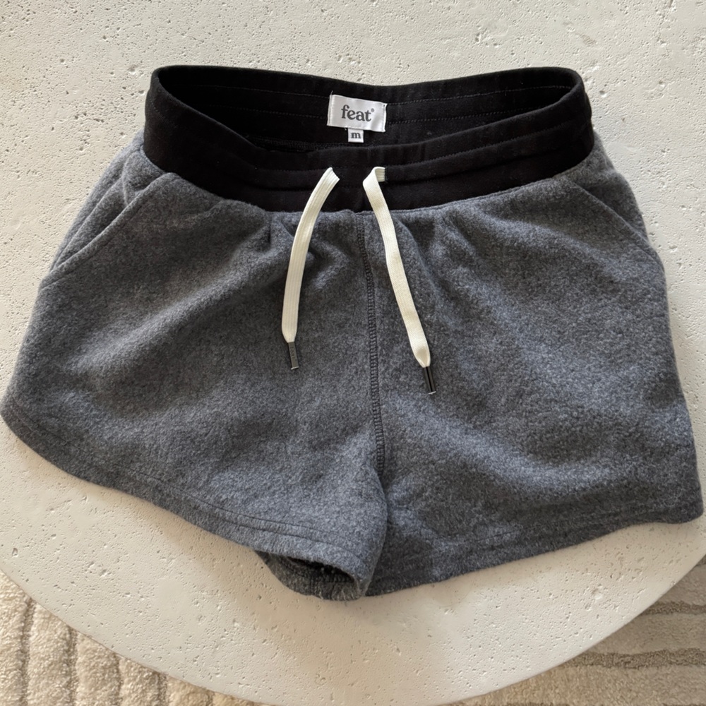 FEAT blanketblend shorts